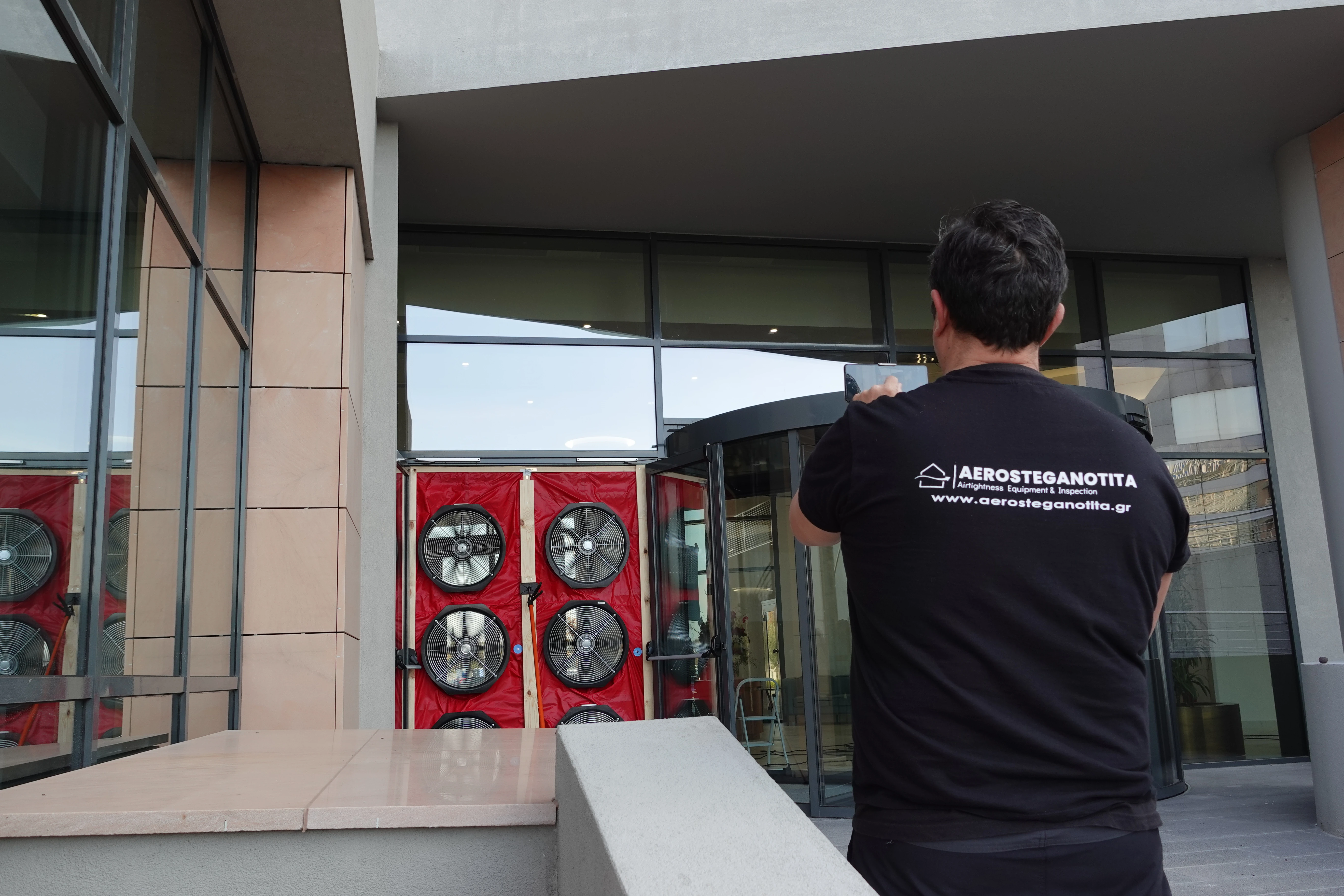 Δοκιμή αεροστεγανότητας Blower Door σε κτίριο