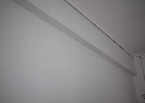 Δοκάρι που προεξέχει καθαρά από τον τοίχο